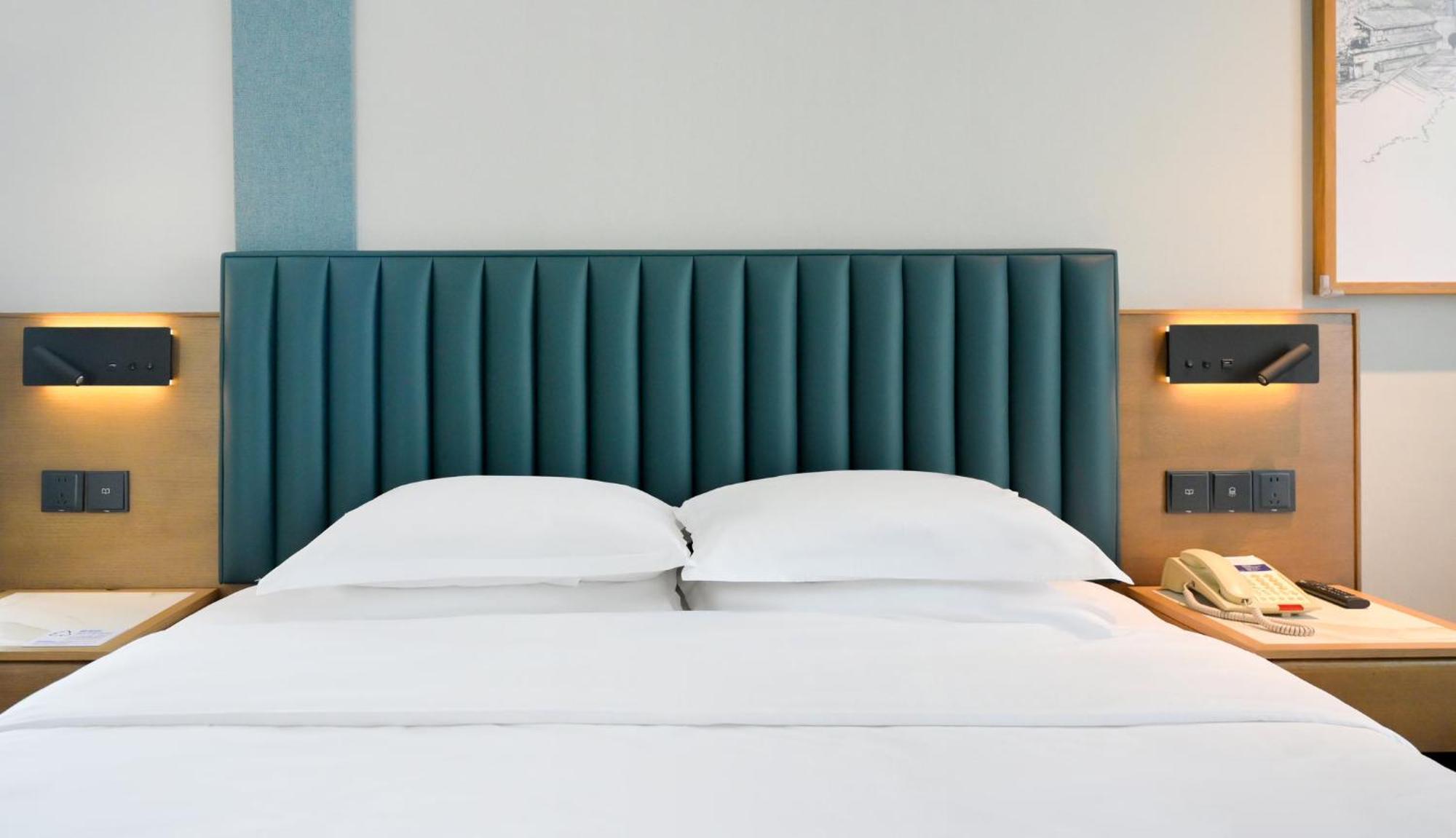 Holiday Inn Express Chengdu West Gate By Ihg Zewnętrze zdjęcie